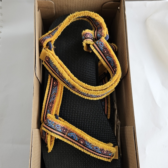 Teva - Picture 4 of 5